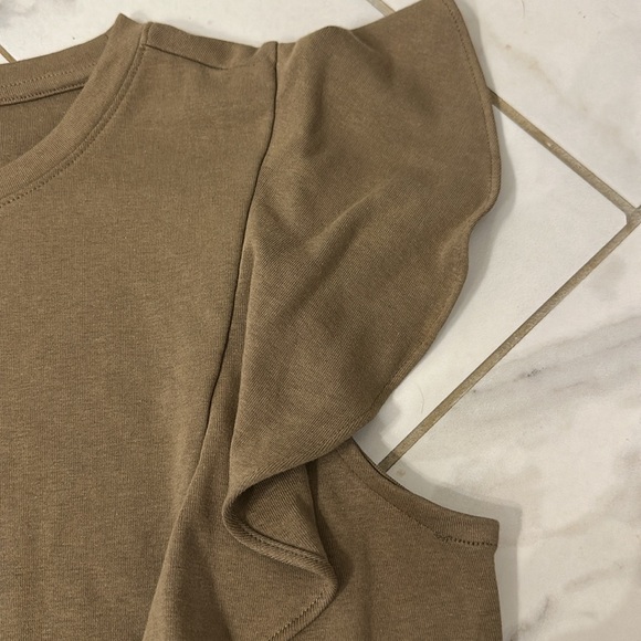 NWOT Gap Modern Tee Ruffle Sleeveless Top - Picture 3 of 6